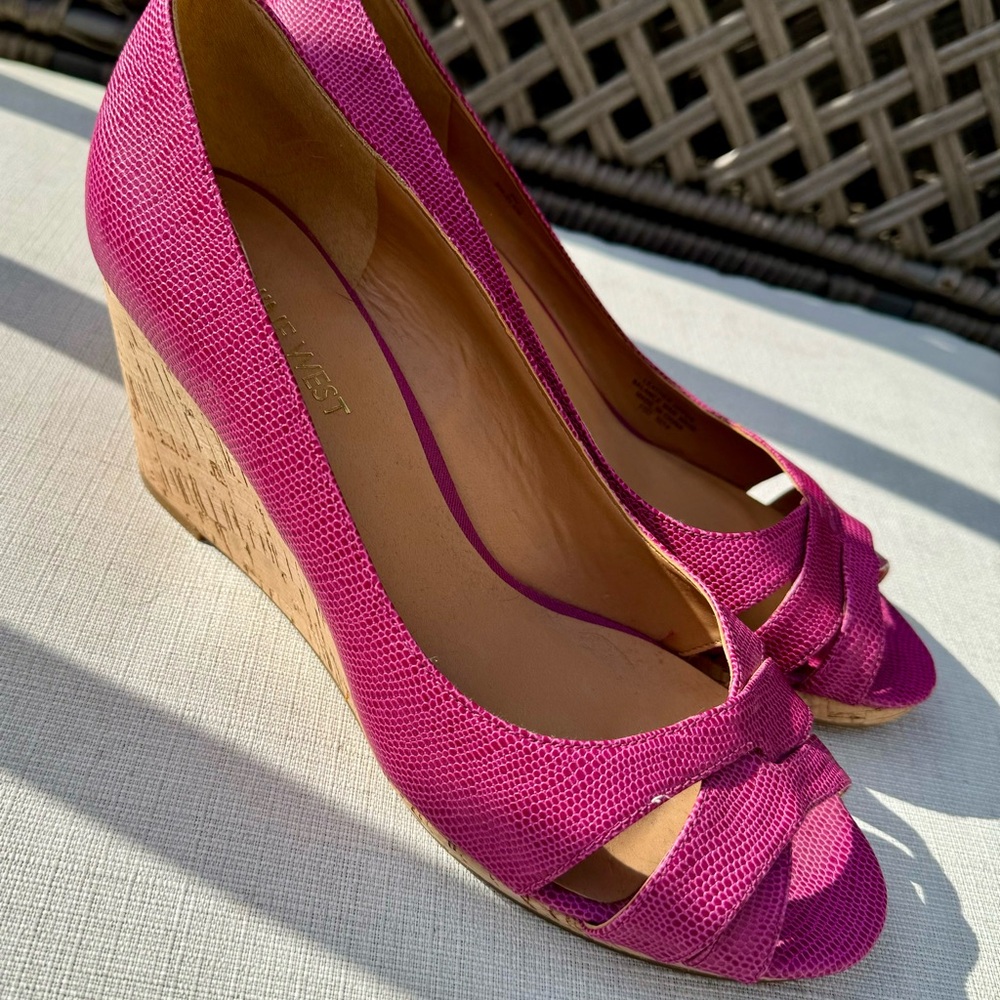 NINE WEST pink wedge sandals. Size 8